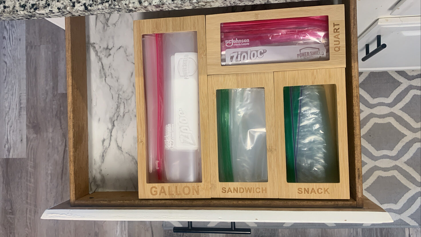 Let's organize the ziplock bag drawer. www.livesimplywithkristin.com